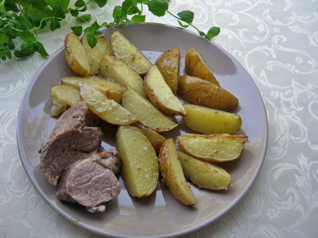 Ziemniaki zapiekane z polędwiczką w piekarniku11